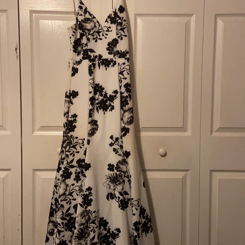 Gorgeous prom dress. Only wore once - Picture 2 of 4